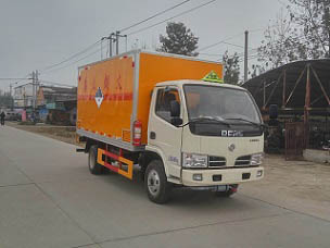 程力威牌CLW5040XZWE5型雜項(xiàng)危險(xiǎn)物品廂式運(yùn)輸車