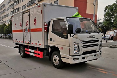 程力威牌CLW5041XZWJ6型雜項(xiàng)危險(xiǎn)物品廂式運(yùn)輸車