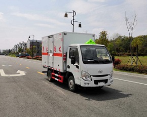程力威牌CLW5040XZWSH6型雜項(xiàng)危險(xiǎn)物品廂式運(yùn)輸車