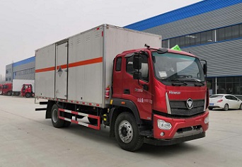 程力威牌CLW5180XZWB6型雜項(xiàng)危險(xiǎn)物品廂式運(yùn)輸車