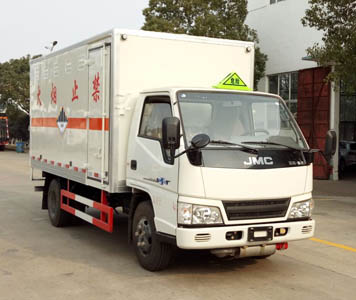 程力威牌CLW5061XZWJ5型雜項(xiàng)危險(xiǎn)物品廂式運(yùn)輸車(chē)