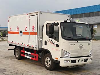程力牌CL5040XZWC6型雜項(xiàng)危險(xiǎn)物品廂式運(yùn)輸車(chē)