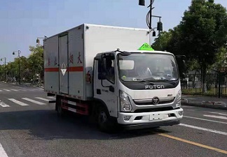 程力威牌CLW5081XZWB6型雜項(xiàng)危險(xiǎn)物品廂式運(yùn)輸車(chē)