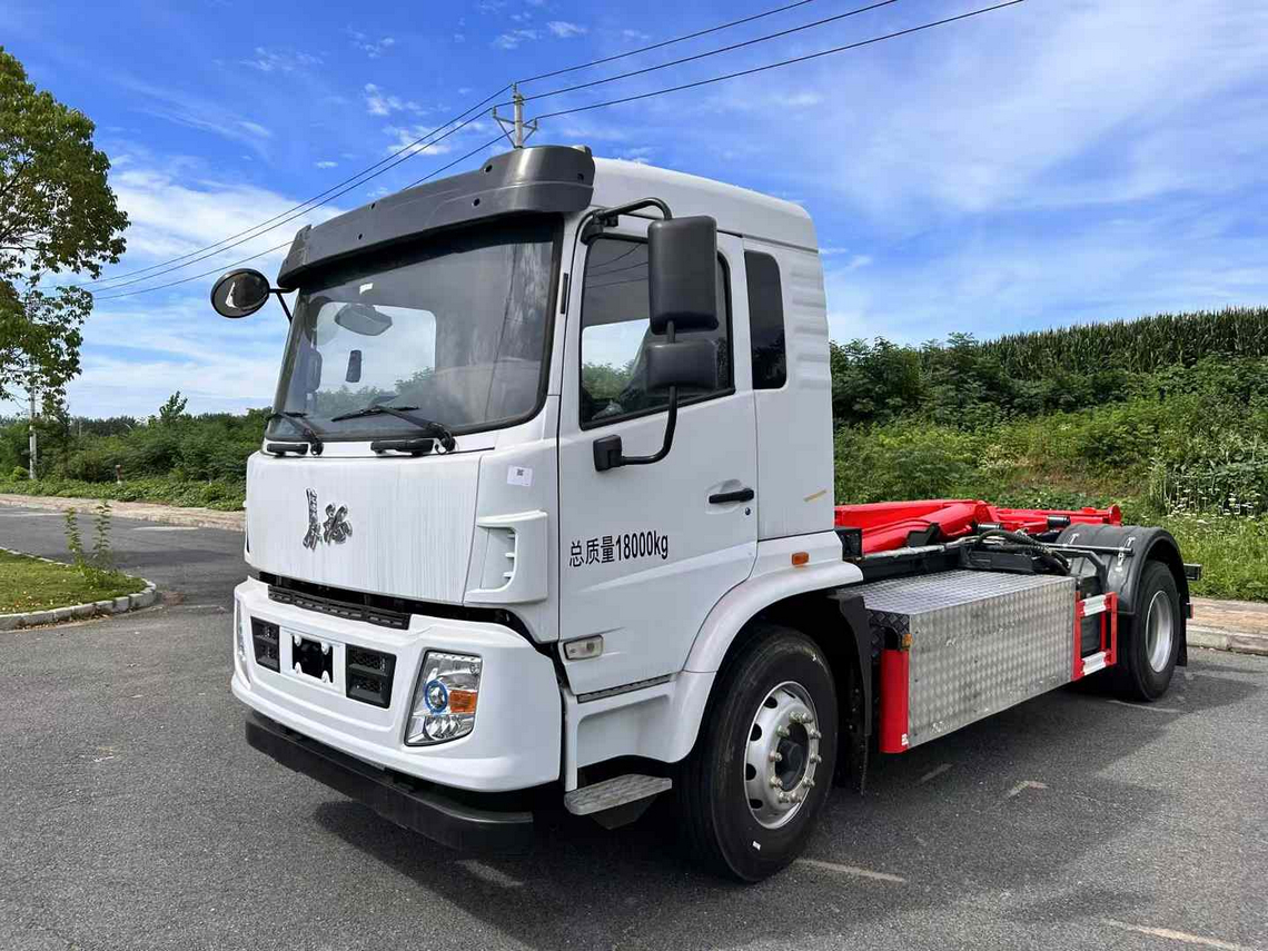 長(zhǎng)征純電動(dòng)勾臂垃圾車